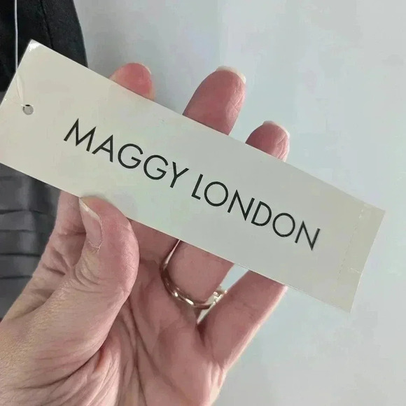 MAGGY LONDON 100% SILK COCKTAIL CLASSIC SLEEVELES KNEE LENGHTH BLACK DRESS 8 - Picture 7 of 14